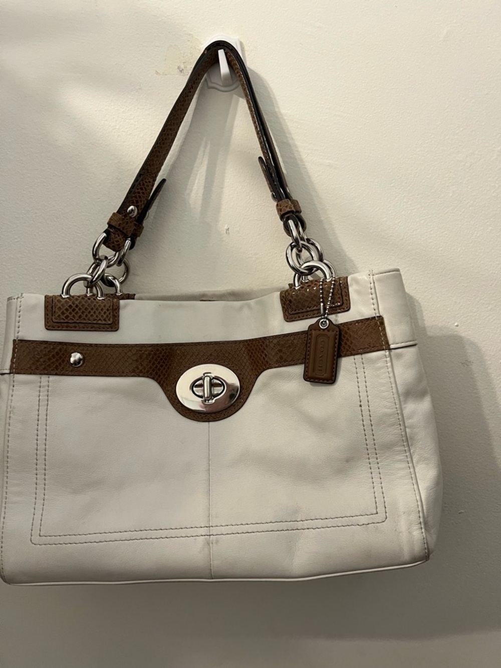 • Vintage Y2K/2010s Coach Penelope Leather Shoulder Bag Tote F16531